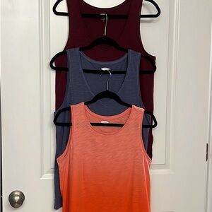 Bundle of three Old Navy slub knit tanks.